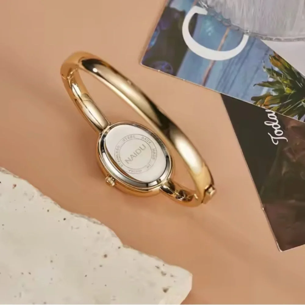 Baignoire Classic Gold Black Women's Watch